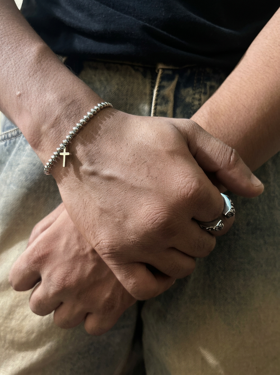 SILVER CHAIN WITH CROSS